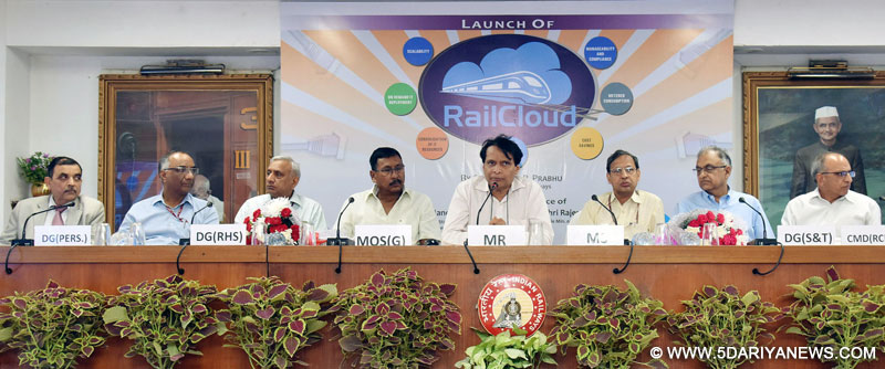 Suresh Prabhakar Prabhu addressing at the inauguration/launch of the following Initiatives namely- 1. RAIL CLOUD PROJECT, 2. NIVARAN-Grievance Portal (First IT Application on Rail Cloud), 3. Cashless treatment Scheme in Emergency (CTSE) Scheme and Handing over of 1st CTSE Card, in New Delhi on July 12, 2017. The Minister of State for Railways, Shri Rajen Gohain and other dignitaries are also seen.
