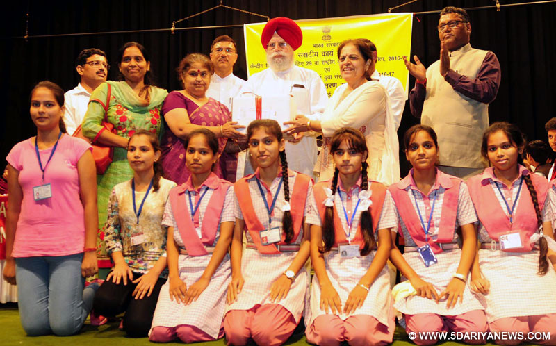 The Minister of State for Agriculture & Farmers Welfare and Parliamentary Affairs, Shri S.S. Ahluwalia distributed the prizes to the winners of the 29th National Youth Parliament Competition 2016-17, for Kendriya Vidyalayas and 51st Youth Parliament Competition, 2016-17 for Delhi Schools, in New Delhi on July 13, 2017.