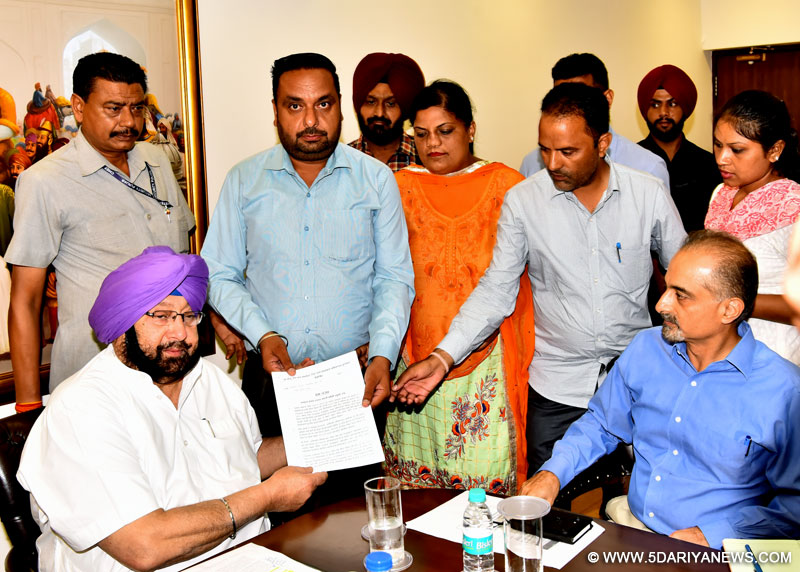 TET qualified teachers handing over a memorandum to the Punjab Chief Minister Capt Amarinder Singh on saturday
