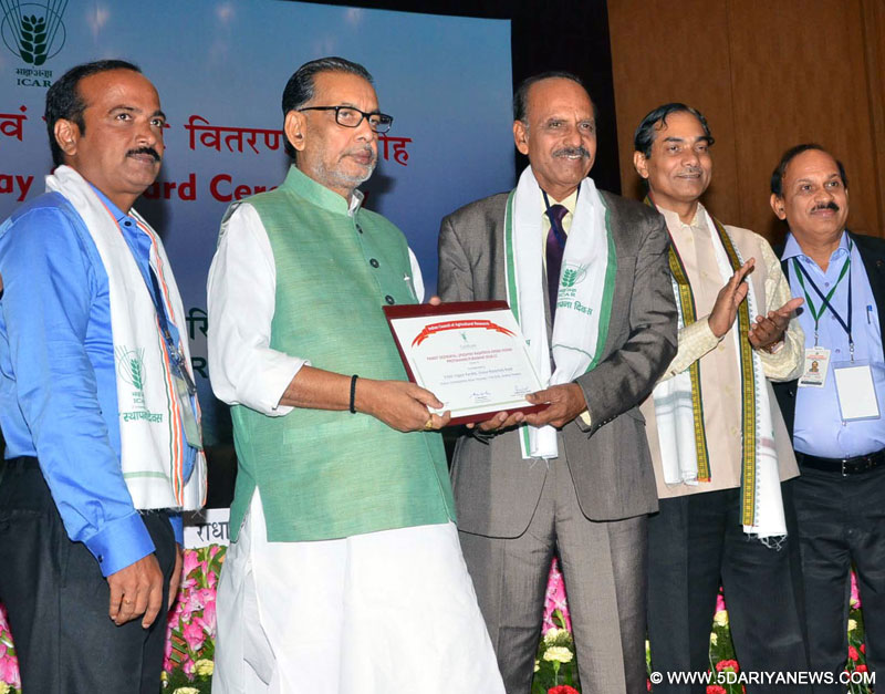 The Union Minister for Agriculture and Farmers Welfare, Shri Radha Mohan Singh gave away the ICAR Annual Awards, at the “89th Foundation Day of ICAR and Award Ceremony”, in New Delhi on July 16, 2017. The Secretary, Department of Agricultural Research and Education (DARE) and Director General, ICAR, Dr. T. Mohapatra is also seen.