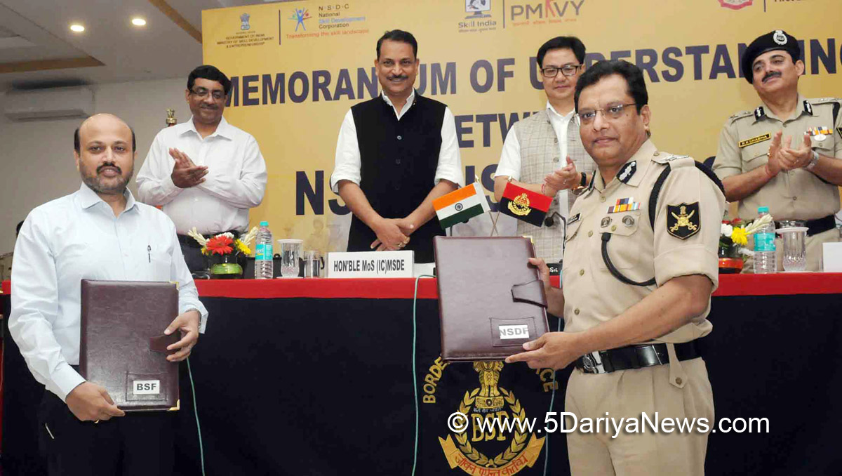  The Minister of State for Skill Development & Entrepreneurship (Independent Charge), Shri Rajiv Pratap Rudy and the Minister of State for Home Affairs, Shri Kiren Rijiju witnessing the signing ceremony of an MoU between BSF (Border Security Force) and NSDC (National Skill Development Corporation), in New Delhi on July 31, 2017. The DG, BSF, Shri K.K. Sharma and the MD & CEO, NSDC, Shri Manish Kumar are also seen.