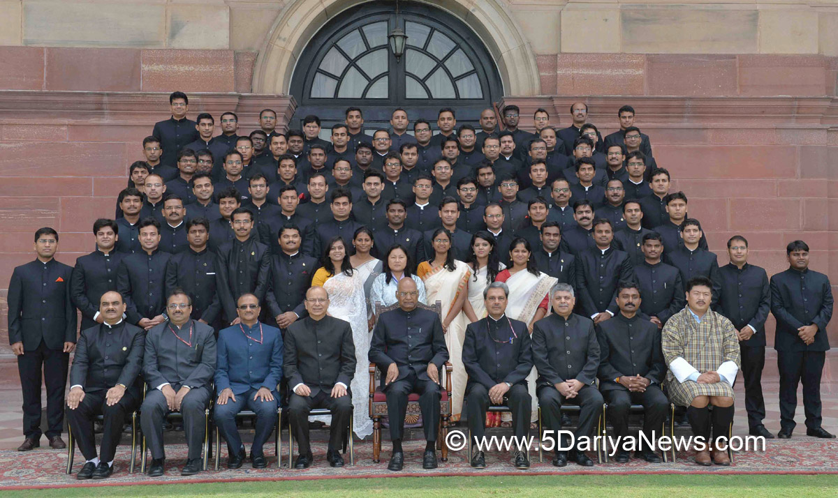 The President, Shri Ram Nath Kovind with the Probationers of Indian Forest Service (2016 Batch) from Indira Gandhi National Forest Academy, Dehradun, at Rashtrapati Bhavan, in New Delhi on August 03, 2017.