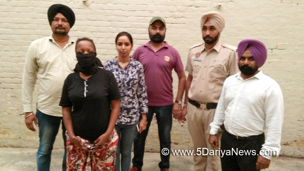 ਦਿੱਲੀ ਤੋਂ ਗ੍ਰਿਫਤਾਰ ਕੀਤੀ ਅੱਡਾਹ ਮੋਰੀਨ ਪਤਨੀ ਗੋਡਵਿਨ (ਨਾਈਜੀਰੀਆ) ।