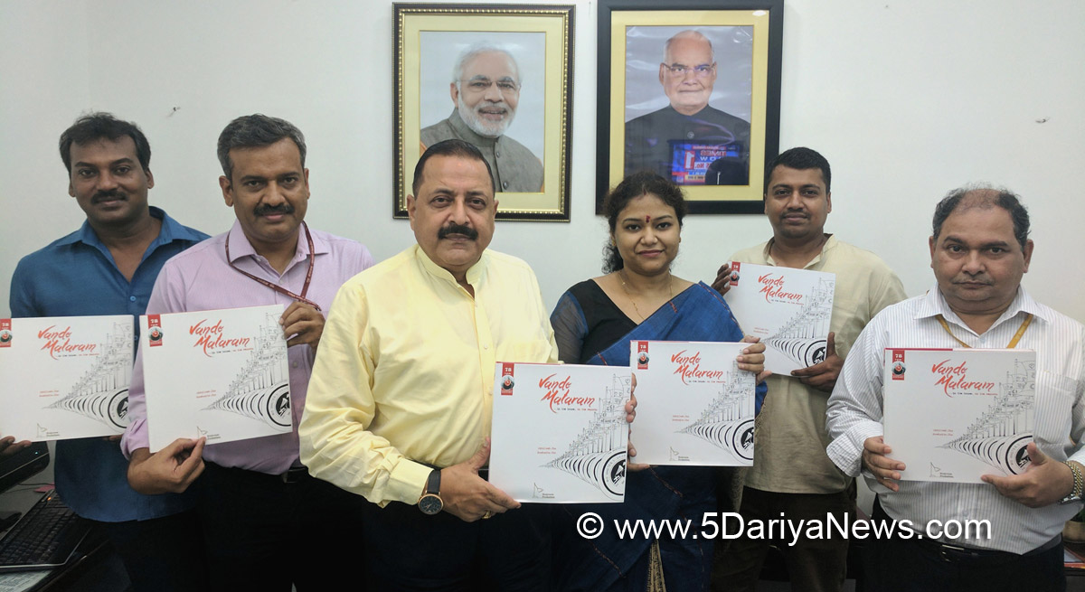 The Minister of State for Development of North Eastern Region (I/C), Prime Minister’s Office, Personnel, Public Grievances & Pensions, Atomic Energy and Space, Dr. Jitendra Singh releasing a book titled ‘Vande Mataram’, in New Delhi on August 10, 2017.