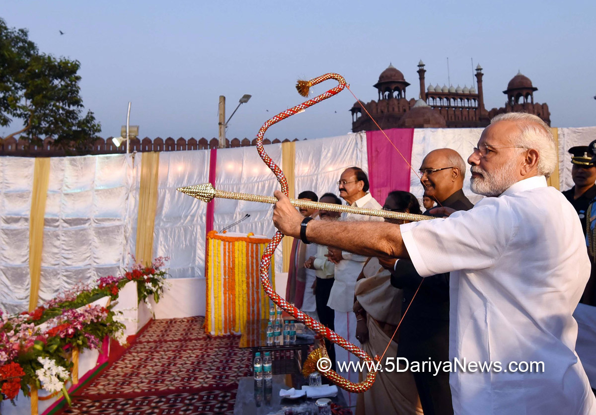 The President, Shri Ram Nath Kovind, the Vice President, Shri M. Venkaiah Naidu and the Prime Minister, Shri Narendra Modi at the Dussehra celebrations at Madhav Das Park, Red Fort, on the auspicious occasion of Vijay Dashmi, in Delhi on September 30, 2017.