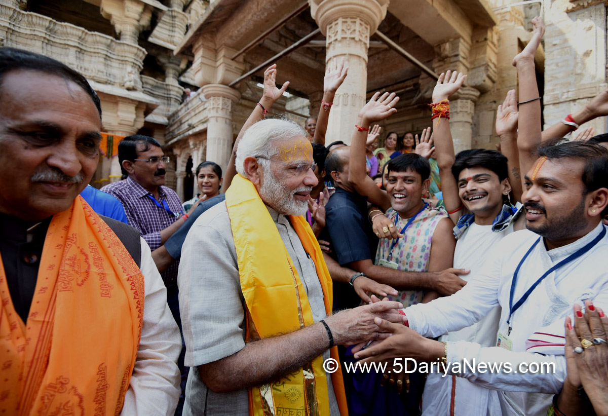 The Prime Minister, Shri Narendra Modi at Dwarkadhish Temple, in Dwarka, Gujarat on October 07, 2017. The Chief Minister of Gujarat, Shri Vijay Rupani is also seen.