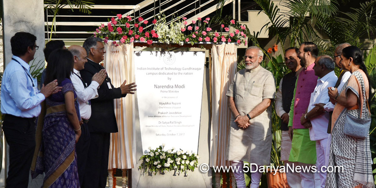  The Prime Minister, Shri Narendra Modi dedicates newly constructed building of IIT, Gandhinagar to the nation, in Gujarat on October 07, 2017. The Union Minister for Human Resource Development, Shri Prakash Javadekar, the Chief Minister of Gujarat, Shri Vijay Rupani and other dignitaries are also seen.