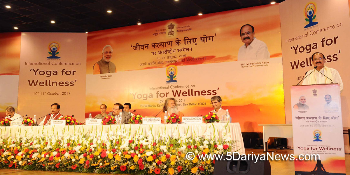 The Vice President, Shri M. Venkaiah Naidu addressing the 3rd International Yoga Conference, in New Delhi on October 10, 2017. The Minister of State for AYUSH (Independent Charge), Shri Shripad Yesso Naik and other dignitaries are also seen.