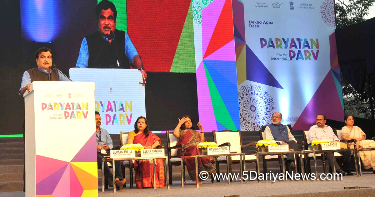 Nitin Gadkari addressing at the “Paryatan Parv – Grand Finale”, organised by M/o Tourism in collaboration with other Central Ministries, State Governments and Stakeholders, in New Delhi on October 24, 2017. 