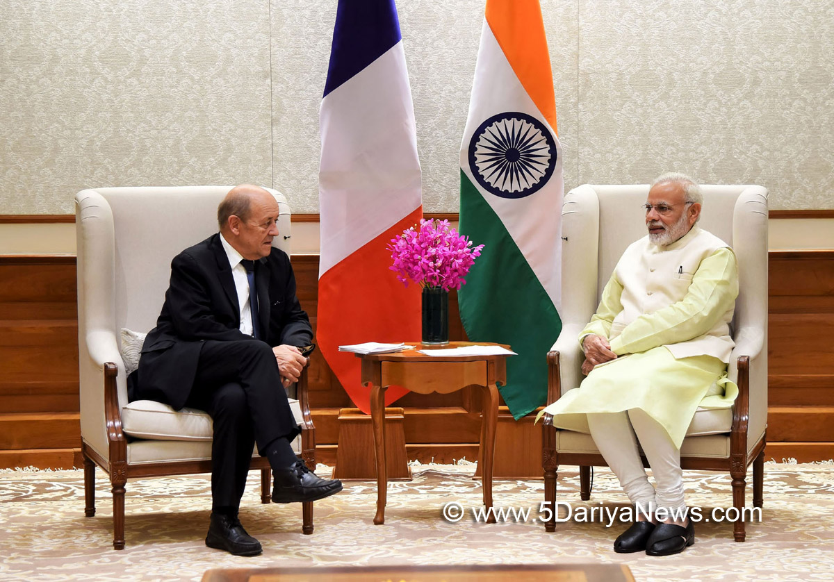 The Minister for Europe and Foreign Affairs of France, Mr. Jean-Yves Le Drian calls on the Prime Minister, Shri Narendra Modi, in New Delhi on November 17, 2017.