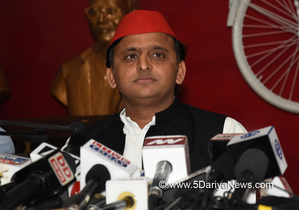 अखिलेश यादव