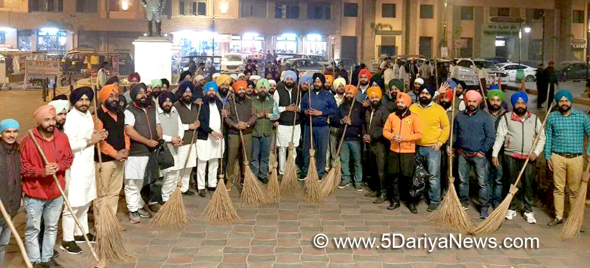 ਰਵੀਕਰਨ ਸਿੰਘ ਕਾਹਲੋਂ ਅਤੇ ਤਲਬੀਰ ਸਿੰਘ ਗਿੱਲ ਦੀ ਅਗਵਾਈ 