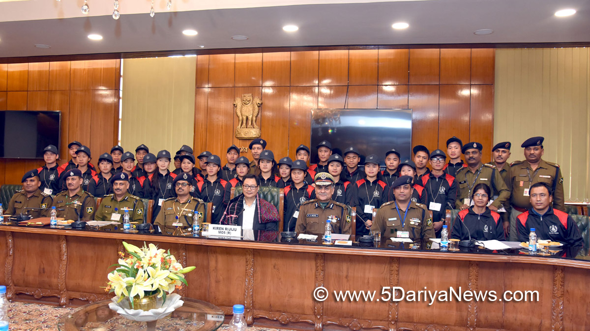 The Minister of State for Home Affairs, Shri Kiren Rijiju in a group photograph with the students from Arunachal Pradesh on a excursion tour sponsored by ITBP, in New Delhi on November 27, 2017. 