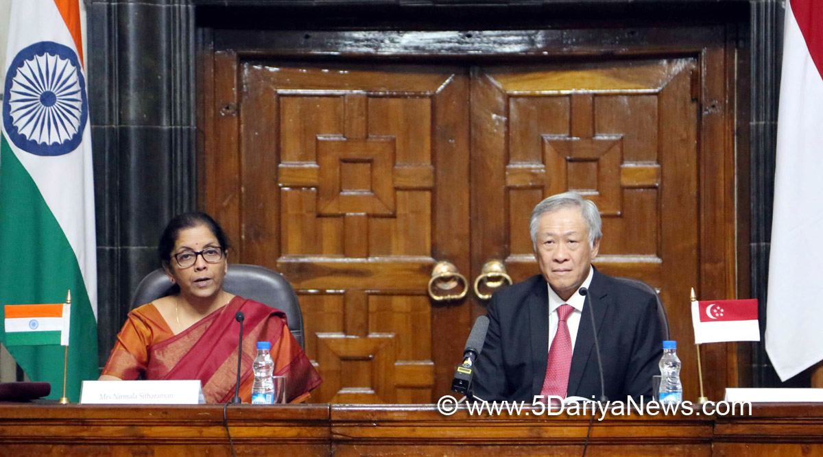 The Union Minister for Defence, Smt. Nirmala Sitharaman making a press statement after bilateral talks with the Defence Minister of Singapore, Dr. Ng Eng Hen, in New Delhi on November 29, 2017.