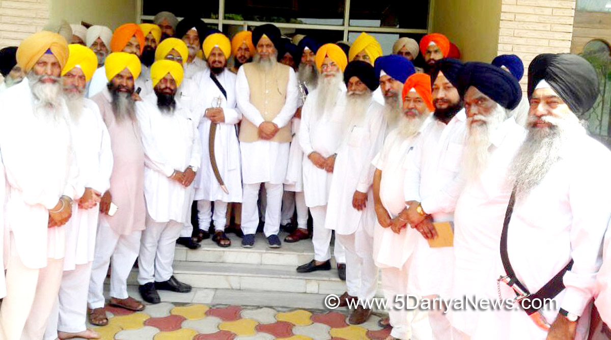 ਤਖਤ ਸ਼੍ਰੀ ਕੇਸਗੜ੍ਹ ਸਾਹਿਬ ਵਿਖੇ ਪੱਤਰਕਾਰ ਸੰਮੇਲਨ ਉਪਰੰਤ ਸ਼੍ਰੋਮਣੀ ਕਮੇਟੀ ਪ੍ਰਧਾਨ ਭਾਈ ਗੋਬਿੰਦ ਸਿੰਘ ਲੋਂਗੋਵਾਲ, ਜਥੇਦਾਰ ਗਿ:ਰਘਬੀਰ ਸਿੰਘ ਤੇ ਹੋਰ