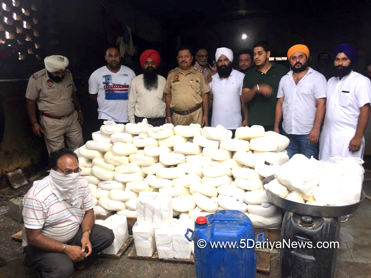 ਡੇਅਰੀ ਵਿਕਾਸ, ਸਿਹਤ ਵਿਭਾਗ ਅਤੇ ਪੁਲਿਸ ਪਾਰਟੀ ਵੱਲੋਂ ਸਾਂਝੀ ਛਾਪਾਮਾਰੀ ਦੌਰਾਨ ਪਿੰਡ ਬੱਲੋਮਾਜਰਾ ਤੋਂ ਬਰਾਮਦ ਕੀਤਾ ਨਕਲੀ ਪਨੀਰ 