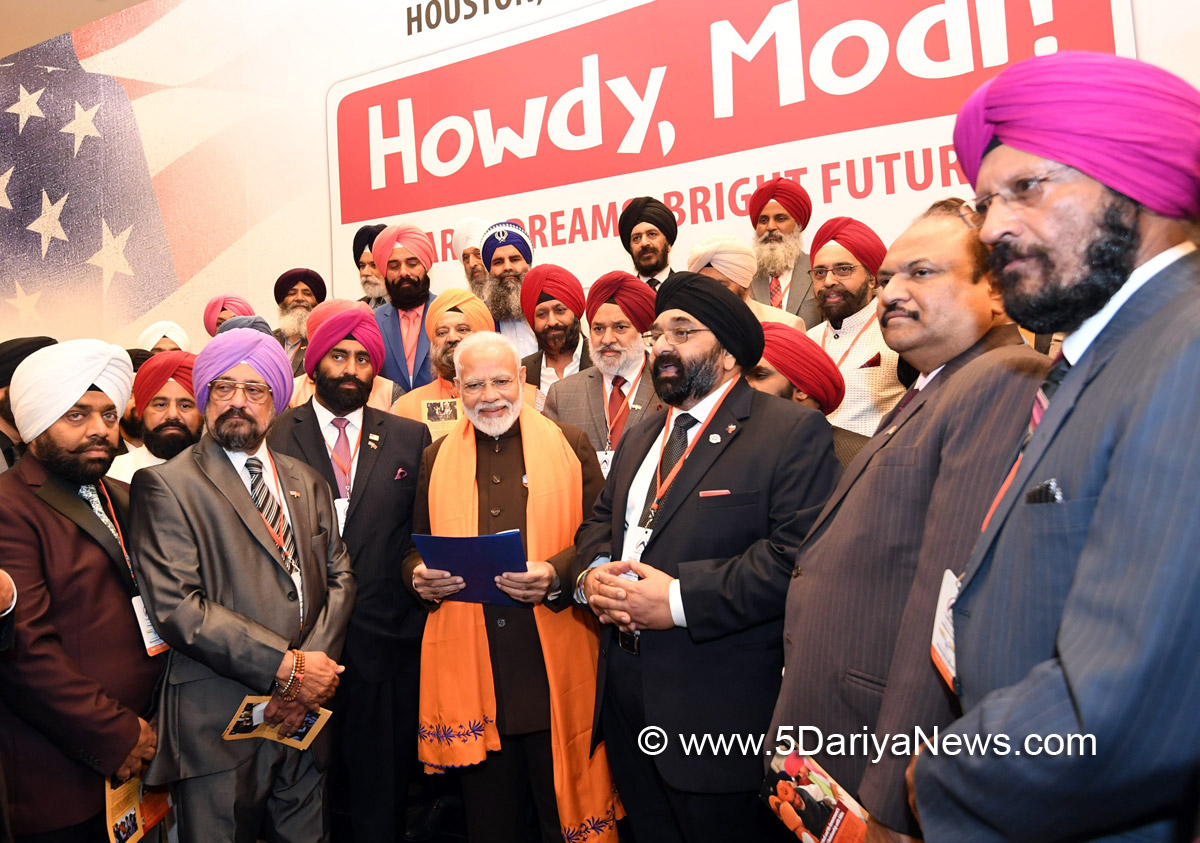 Narendra Modi interacts with the members of Sikh community in Houston