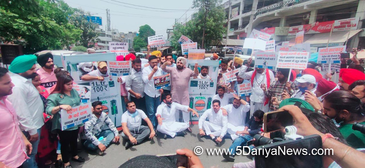 Protest, Agitation, Demonstration, Amritsar, NSUI, Akshay Sharma