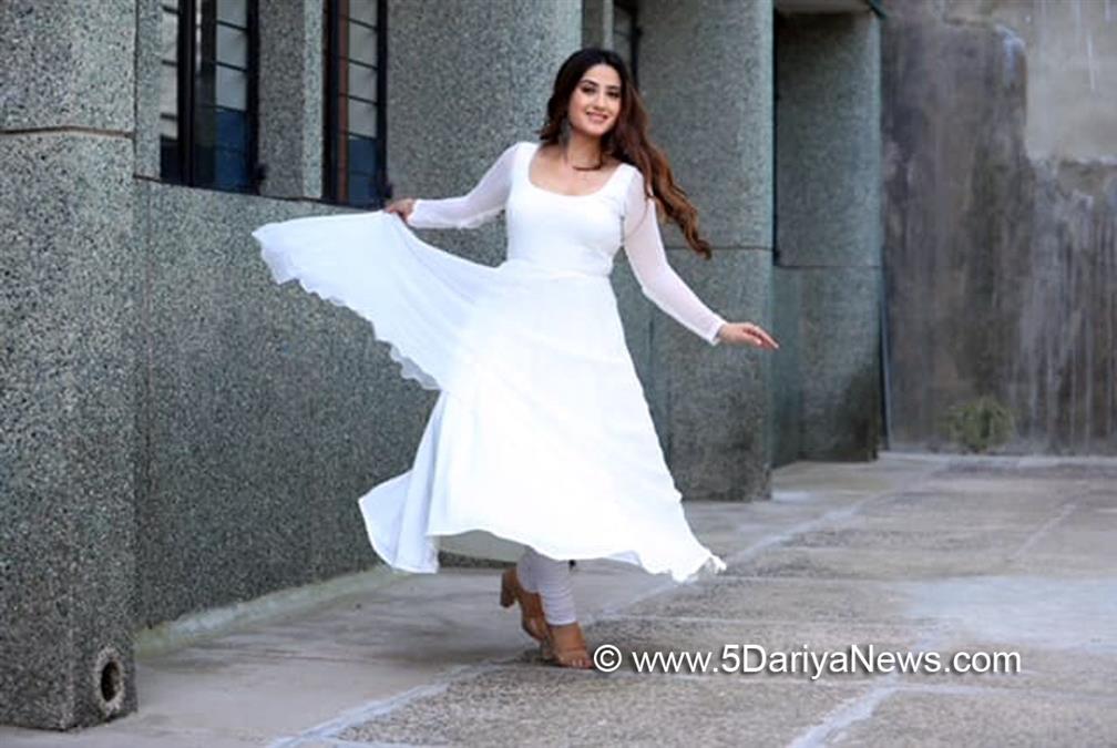 Bollywood, Entertainment, Mumbai, Actress, Cinema, Hindi Films, Movie, Mumbai News, Heroine, Aalisha Panwar