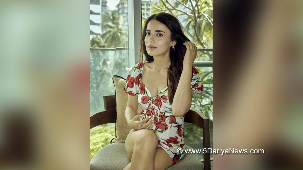 Bollywood, Entertainment, Mumbai, Actress, Cinema, Hindi Films, Movie, Mumbai News, Heroine, Radhika Madan, Shiddat