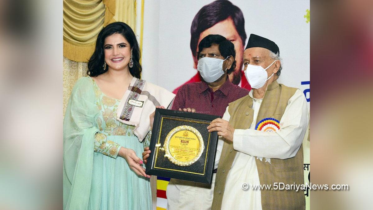 Zareen Khan, Bollywood, Entertainment, Mumbai, Actor, Cinema, Hindi Films, Movie, Mumbai News, Heroine, Bhagat Singh Koshyari, Lok Seva Gaurav Puraskar