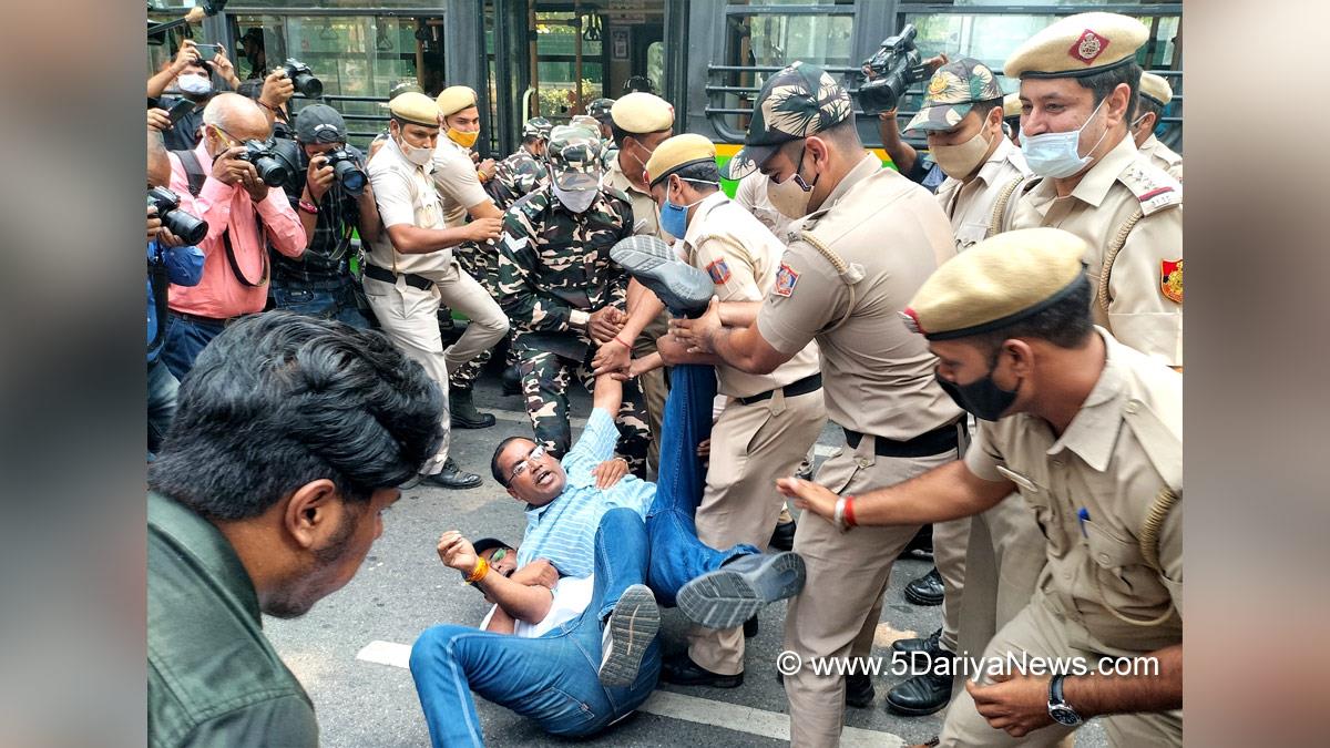 Protest, New Delhi, Indian Youth Congress protest, LPG Cylinders, Petrol, Diesel, Hardeep Singh Puri