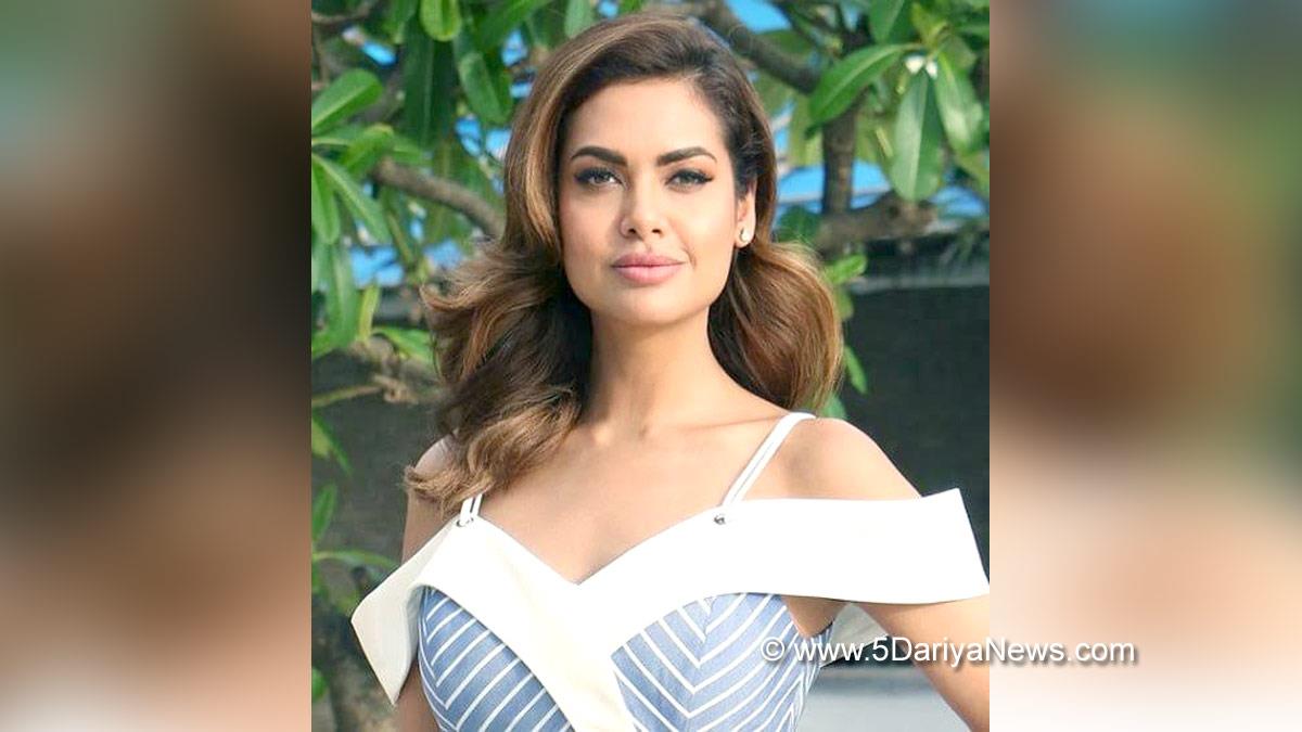 Bollywood, Entertainment, Mumbai, Actress, Cinema, Hindi Films, Movie, Mumbai News, Heroine, Esha Gupta, Invisible Woman, Suniel Shetty