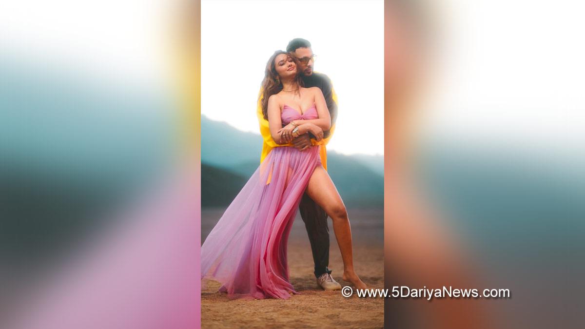 Music, Entertainment, Mumbai, Singer, Song, Mumbai News, Badshah, Akanksha, Jugnu