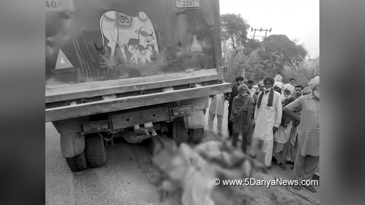 Hadsa, New Delhi, Tikri Border, Truck