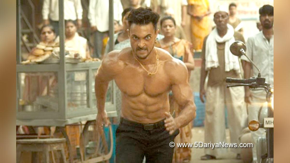 Review, Bollywood, Entertainment, Mumbai, Actress, Actor, Mumbai News, Mahesh Manjrekar, Salman Khan, Aayush Sharma, Mahima Makwana, Sachin Khedekar, Rohit Haldikar, Sayaji Shinde, Jisshu Sengupta, Chhaya Kadam, Upendra Limaye, Nikitin Dheer, Waluscha De Souza, Varun Dhawan