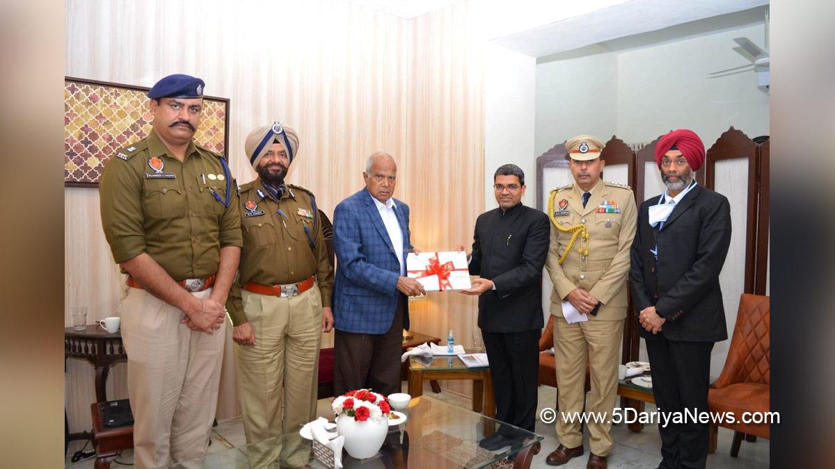 ਪੰਜਾਬ ਦੇ ਰਾਜਪਾਲ ਵੱਲੋਂ ਜ਼ਿਲਾ ਸੰਗਰੂਰ ’ਚ ਵੱਖ-ਵੱਖ ਸਰਕਾਰੀ ਯੋਜਨਾਵਾਂ ਦੀ ਪ੍ਰਗਤੀ ਦਾ ਜਾਇਜ਼ਾ