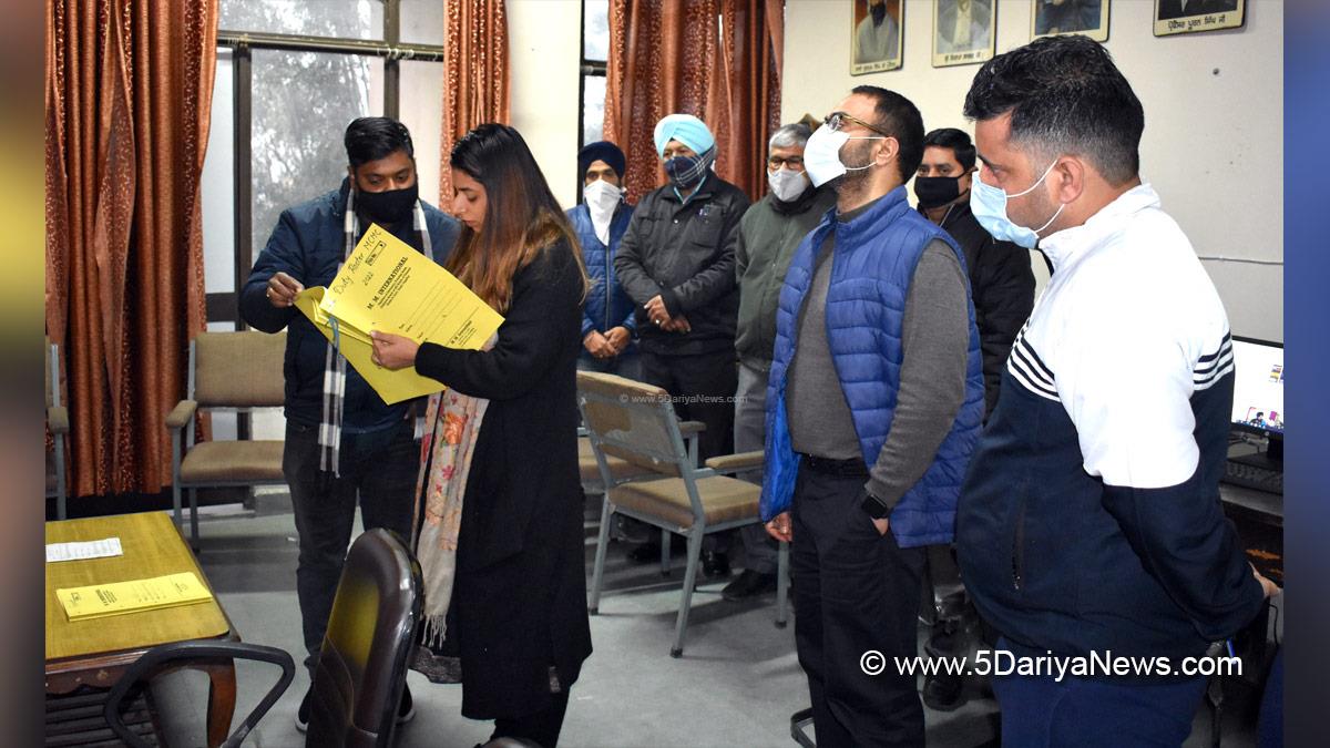 DC Hoshiarpur, Deputy Commissioner Hoshiarpur, Apneet Riyait, Hoshiarpur