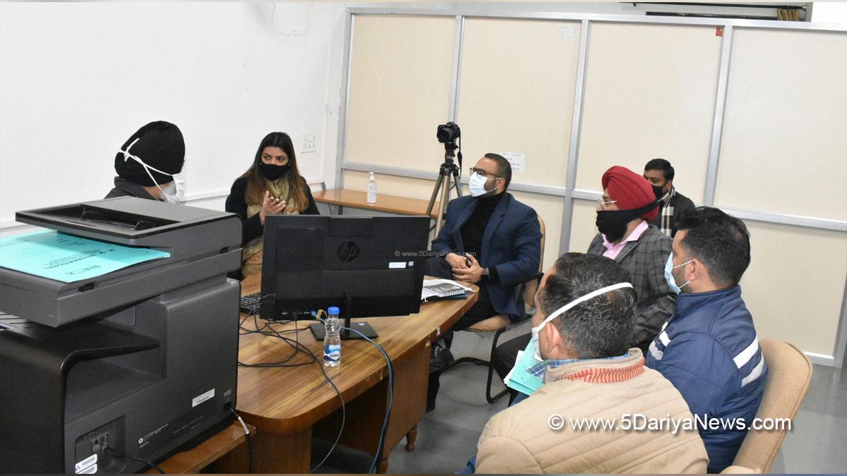DC Hoshiarpur, Deputy Commissioner Hoshiarpur, Apneet Riyait, Hoshiarpur