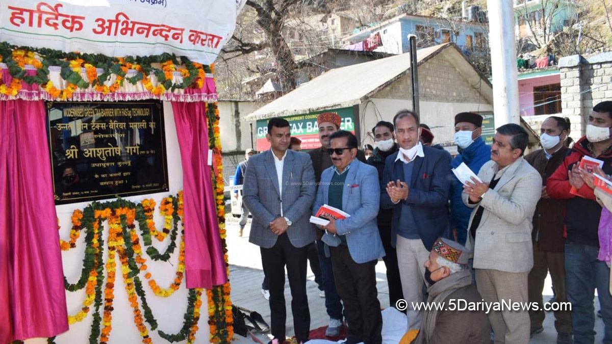 मनाली स्थित आलू ग्राउंड के पास फास्टैग सुविधायुक्त देश का पहला ग्रीन टैक्स बैरियर स्थापित स्थापित