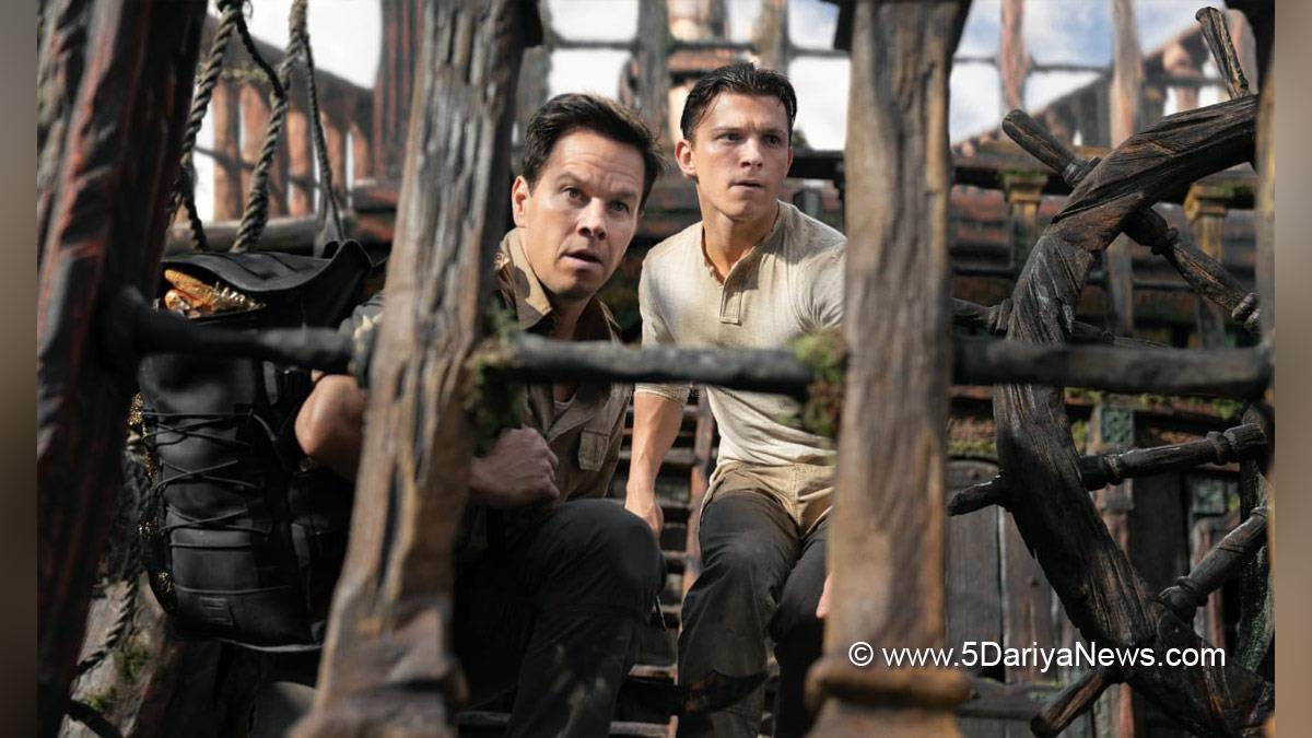 Hollywood, Review, Ruben Fleischer, Tom Holland, Mark Wahlberg, Sophia Ali, Tati Gabrielle, Antonio Banderas, Patricia Meeden, Sarah Petrick, 33 Rudy Pankow
