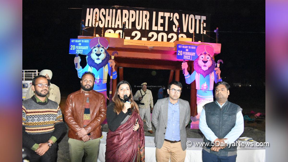 DC Hoshiarpur, Deputy Commissioner Hoshiarpur, Apneet Riyait, Hoshiarpur