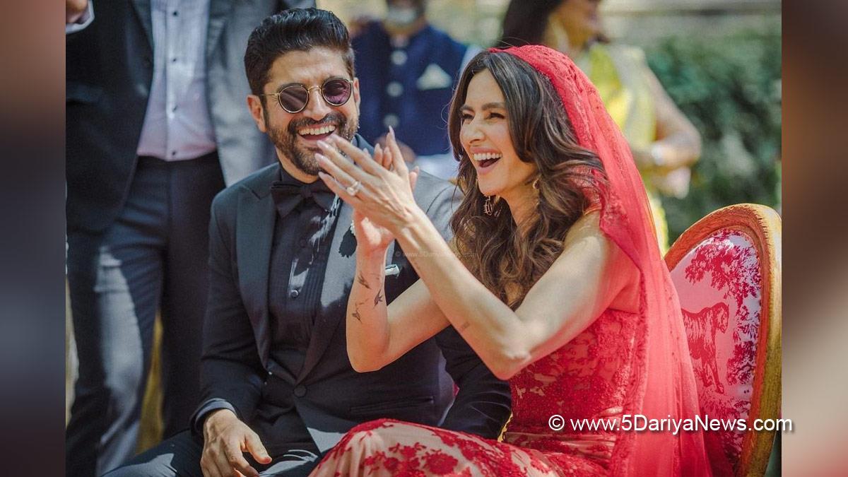 Bollywood, Entertainment, Mumbai, Actor, Actress, Cinema, Hindi Films, Movie, Mumbai News, Shibani Dandekar, Farhan Akhtar
