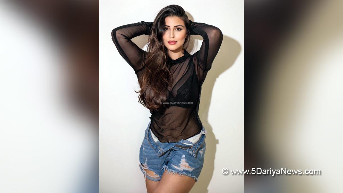 Music, Entertainment, Mumbai, Singer, Song, Mumbai News, Karishma Kotak, Ab Talak, Yasser Desai