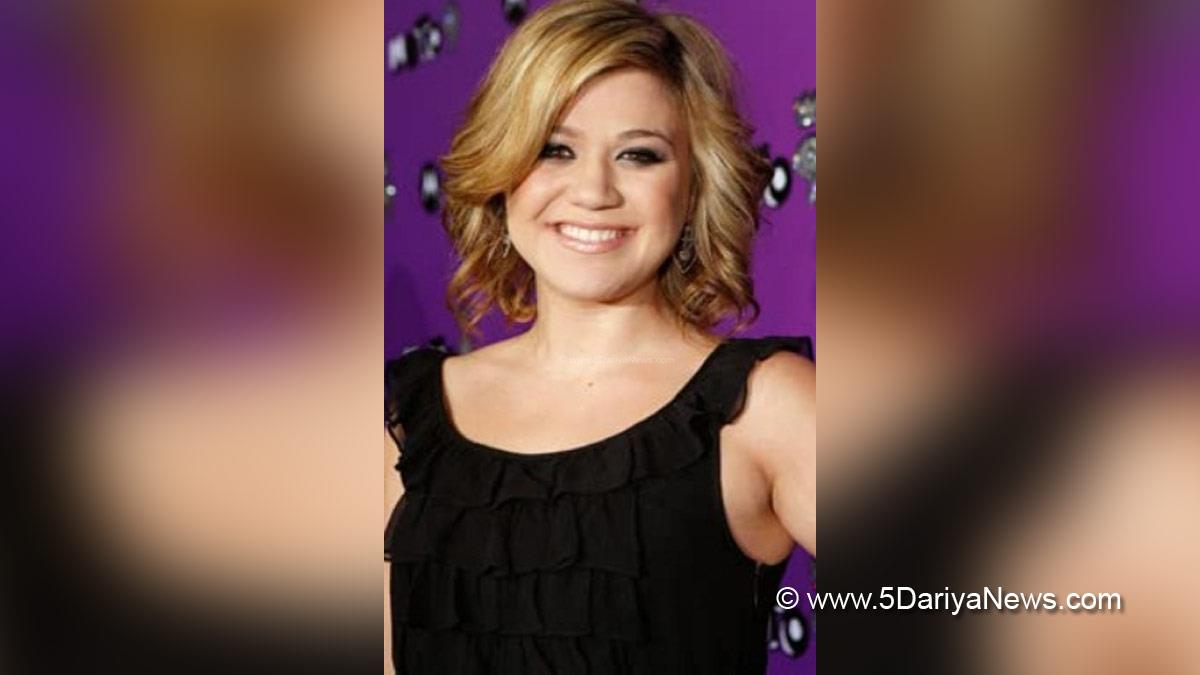 Kelly Clarkson Hairstyles Hair Cuts and Colors