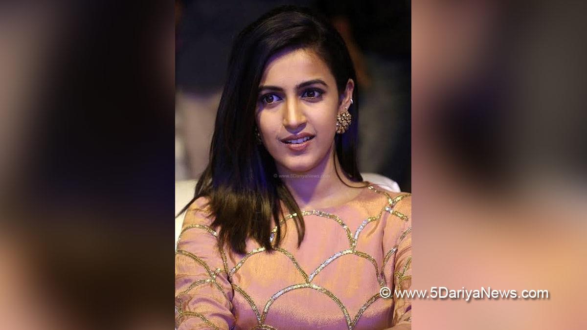 Tollywood, Entertainment, Actor, Actress, Cinema, Movie, Telugu Films, Niharika Konidela, Chiranjeevi