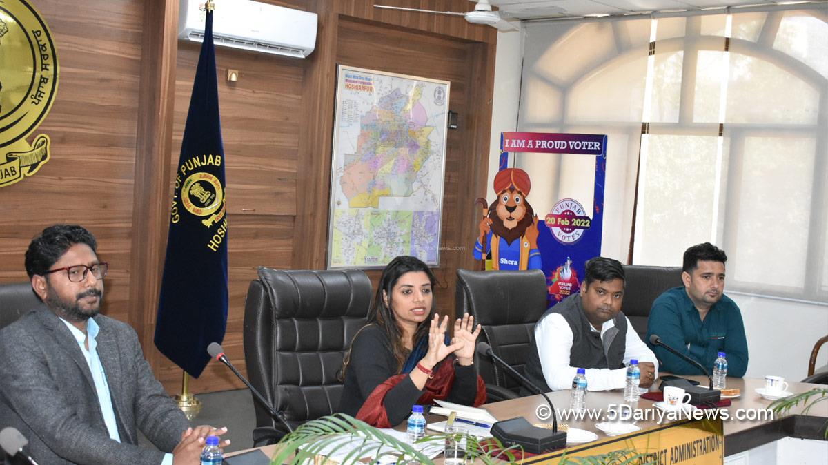 DC Hoshiarpur, Deputy Commissioner Hoshiarpur, Apneet Riyait, Hoshiarpur