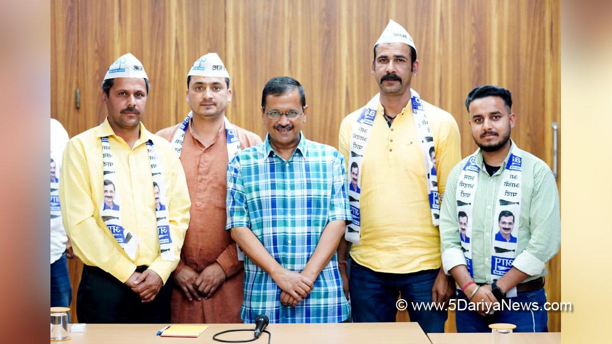 Arvind Kejriwal, AAP, Aam Aadmi Party, New Delhi, 31 leaders, Joined