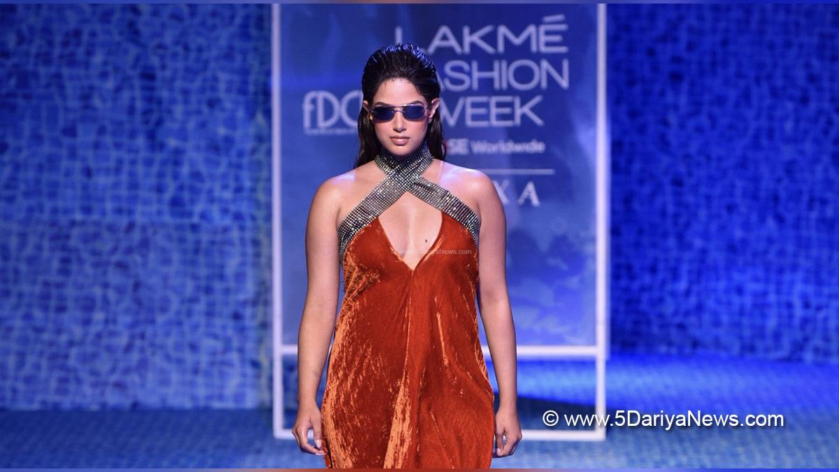 Fashion, Designer, Punit Balana, Design, Lakme Fashion Week 2022, Jahnvi Kapoor, Ananya Modi Jain, FDCI x Lakme Fashion Week 2022