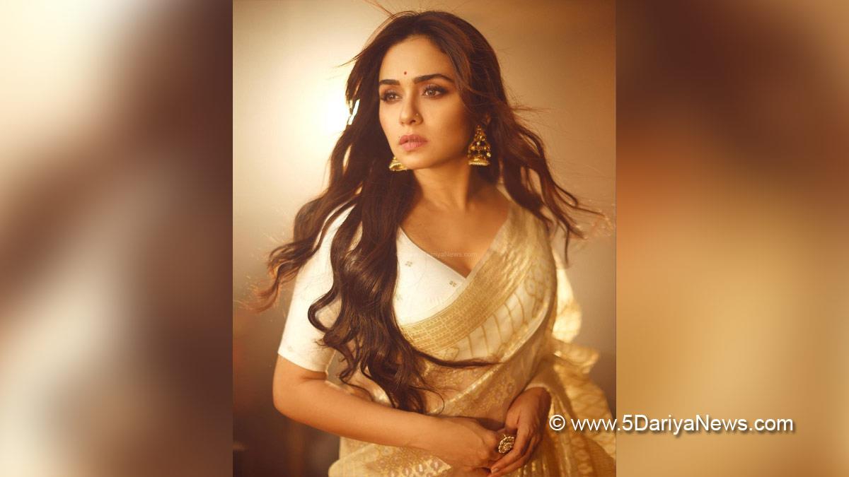 Music, Entertainment, Mumbai, Singer, Song, Mumbai News, Amruta Khanvilkar