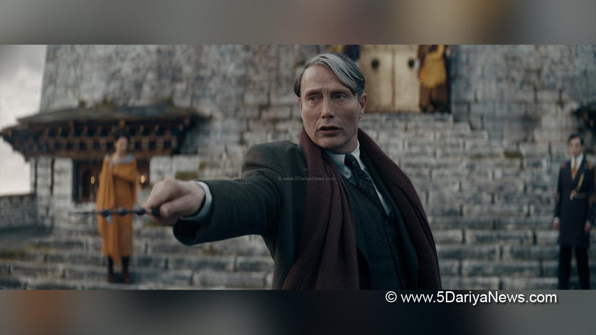 Hollywood, Review, David Yates, Eddie Redmayne, Jude Law, Ezra Miller, Dan Fogler, Alison Sudol, William Nadylam, Callum Turner, Jessica Williams, Victoria Yeates, Poppy Corby-Tuech, Fiona Glascott, Katherine Waterston, Maria Fernanda Candido, Richard Coyle, Oliver Masucci, Valerie Pachner, Aleksandr Kuznetsov, Mad Mikkelsen