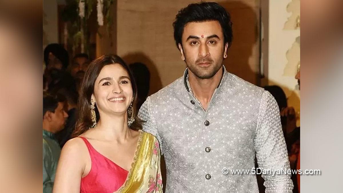 Bollywood, Entertainment, Mumbai, Actor, Actress, Cinema, Hindi Films, Movie, Mumbai News, Ranbir Kapoor, Alia Bhatt, Neetu Kapoor, RanbirAlia Wedding, Karisma Kapoor, Kareena Kapoor, Riddhima Kapoor Sahni, Dilbaro