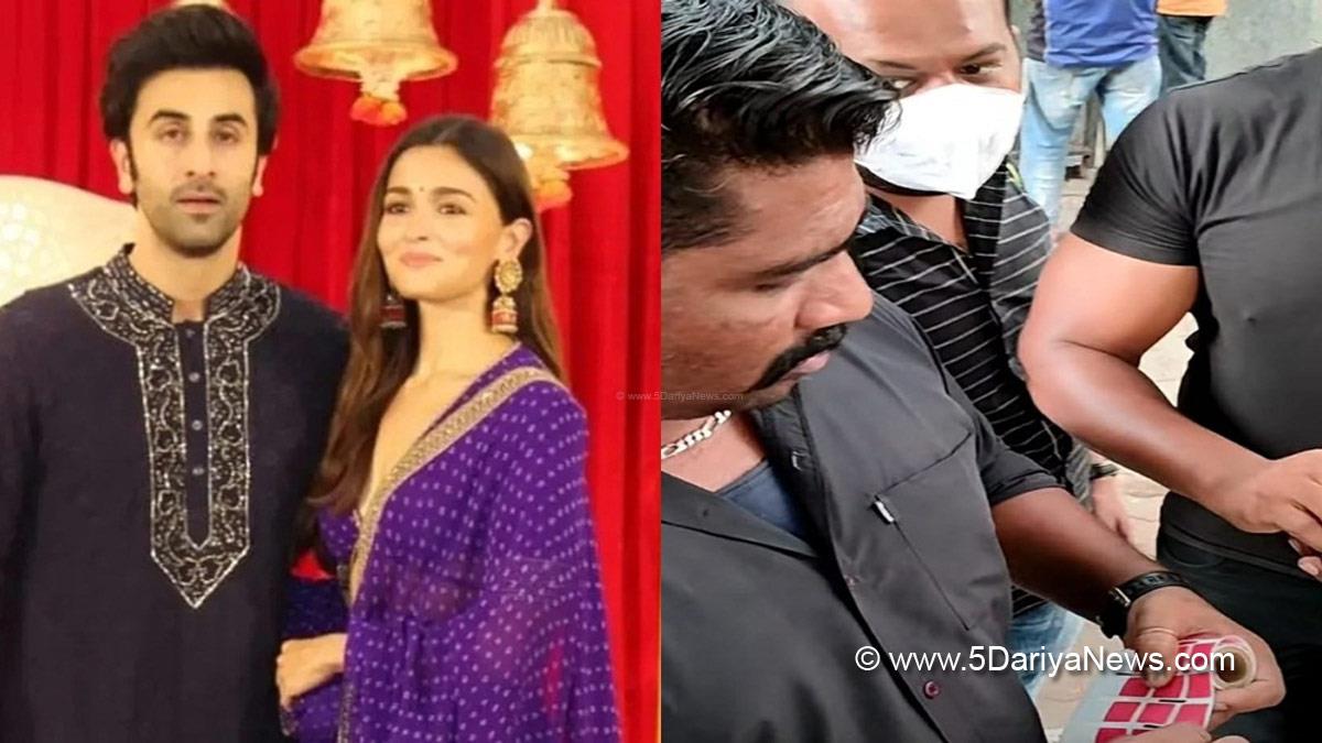Bollywood, Entertainment, Mumbai, Actor, Actress, Cinema, Hindi Films, Movie, Mumbai News, Ranbir Kapoor, Alia Bhatt, Neetu Kapoor, RanbirAlia Wedding, Karisma Kapoor, Kareena Kapoor, Riddhima Kapoor Sahni, Dilbaro