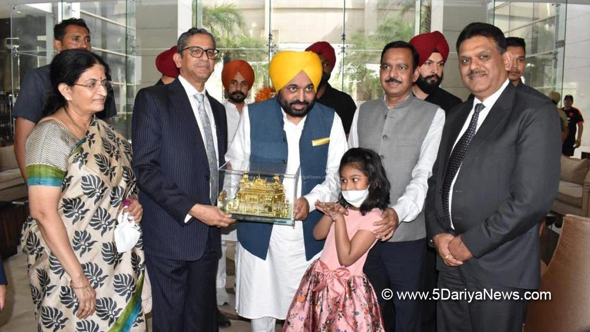 Bhagwant Mann, AAP, Aam Aadmi Party, Aam Aadmi Party Punjab, AAP Punjab, Government of Punjab, Punjab Government, Punjab, Chief Minister Of Punjab, Chief Justice of India, Justice NV Ramana, Amritsar, Anirudh Tewari, VK Bhawra, A. Venu Prasad