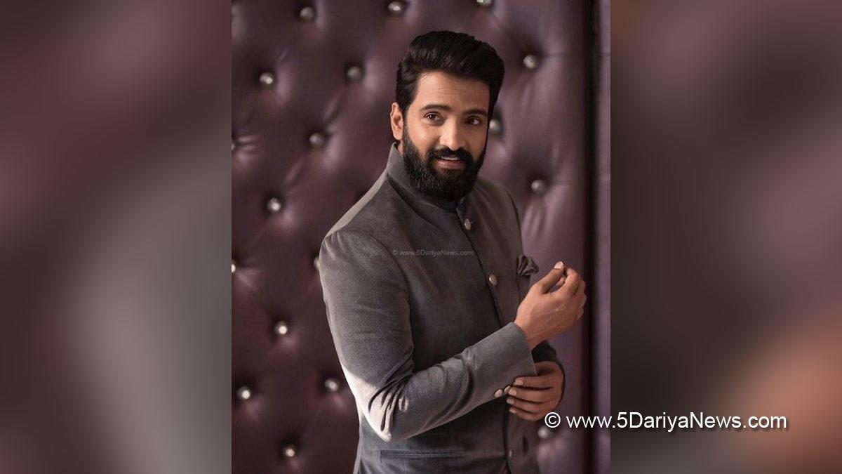 Tollywood, Entertainment, Actor, Actress, Cinema, Movie, Telugu Films, Santhanam, Bangalore