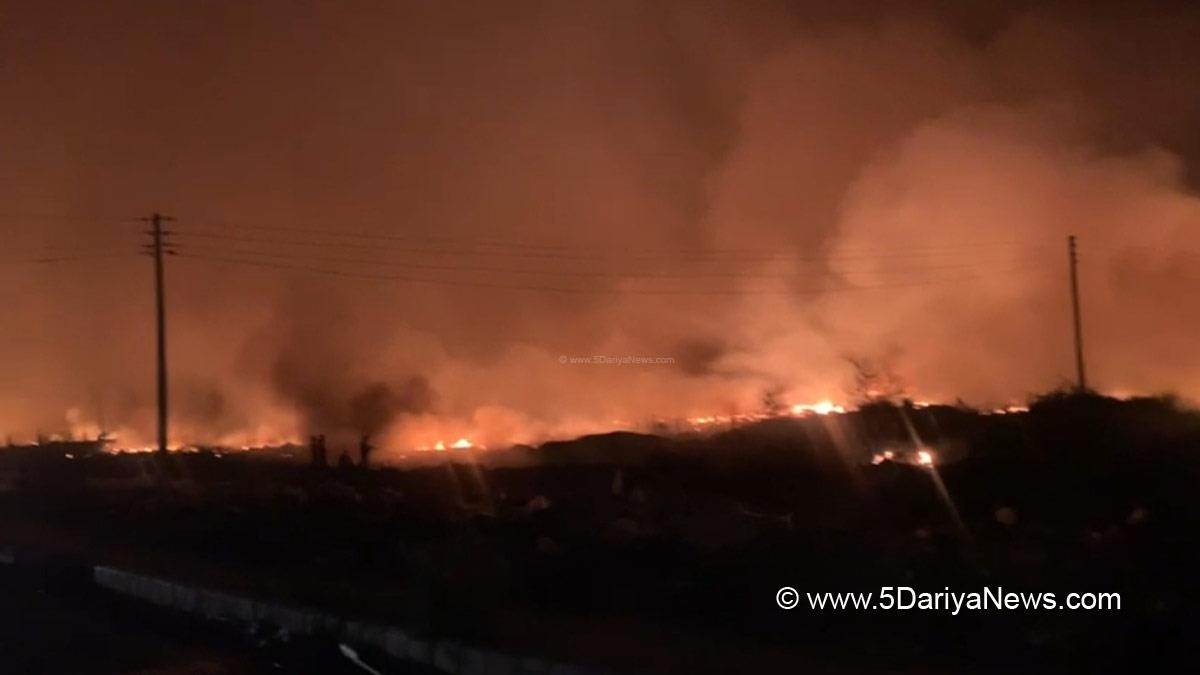 Hadsa, India, New Delhi, Garbage Mountain, Fire